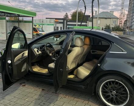 Черный Шевроле Круз, объемом двигателя 1.4 л и пробегом 105 тыс. км за 8000 $, фото 1 на Automoto.ua