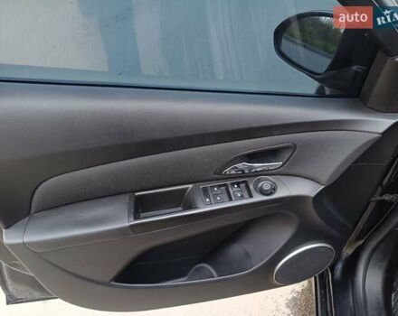 Черный Шевроле Круз, объемом двигателя 1.8 л и пробегом 177 тыс. км за 7200 $, фото 8 на Automoto.ua