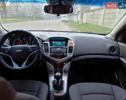 Черный Шевроле Круз, объемом двигателя 1.8 л и пробегом 177 тыс. км за 7200 $, фото 2 на Automoto.ua