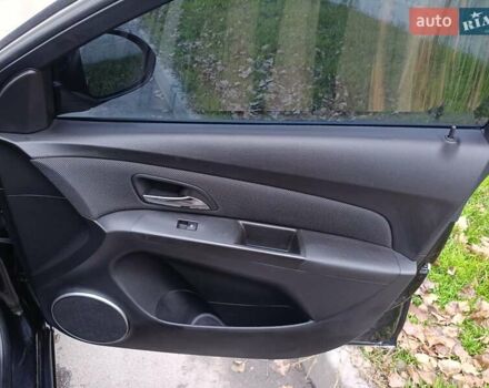 Черный Шевроле Круз, объемом двигателя 1.8 л и пробегом 177 тыс. км за 7200 $, фото 7 на Automoto.ua