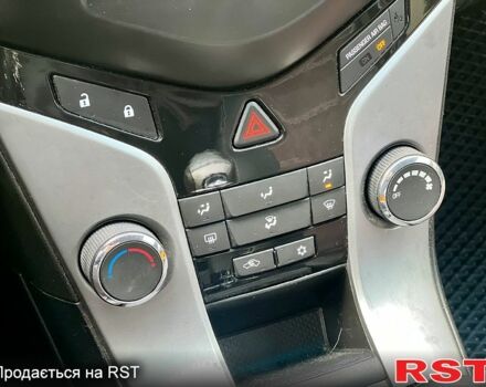 Черный Шевроле Круз, объемом двигателя 1.8 л и пробегом 235 тыс. км за 6000 $, фото 9 на Automoto.ua