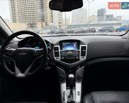 Черный Шевроле Круз, объемом двигателя 1.4 л и пробегом 243 тыс. км за 5800 $, фото 16 на Automoto.ua