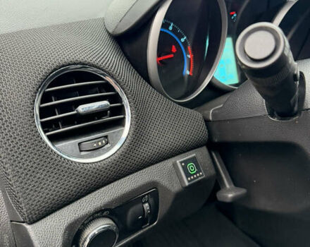 Черный Шевроле Круз, объемом двигателя 1.4 л и пробегом 243 тыс. км за 5800 $, фото 15 на Automoto.ua