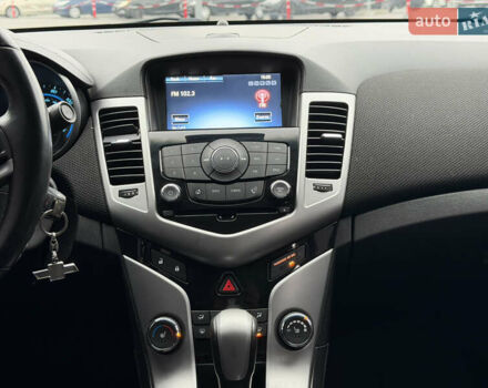 Черный Шевроле Круз, объемом двигателя 1.4 л и пробегом 243 тыс. км за 5800 $, фото 17 на Automoto.ua