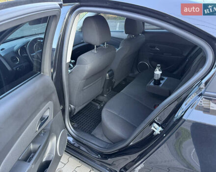 Черный Шевроле Круз, объемом двигателя 1.8 л и пробегом 85 тыс. км за 7600 $, фото 6 на Automoto.ua