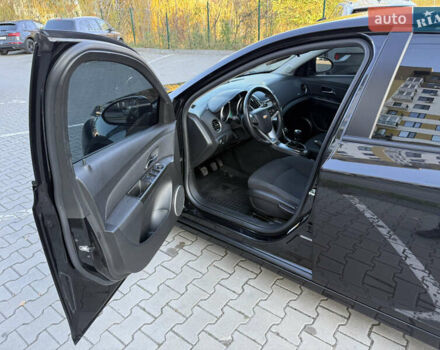 Черный Шевроле Круз, объемом двигателя 1.8 л и пробегом 85 тыс. км за 7600 $, фото 4 на Automoto.ua