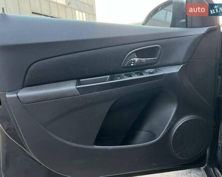 Черный Шевроле Круз, объемом двигателя 1.4 л и пробегом 172 тыс. км за 6990 $, фото 12 на Automoto.ua