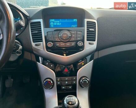 Черный Шевроле Круз, объемом двигателя 1.4 л и пробегом 172 тыс. км за 6990 $, фото 25 на Automoto.ua