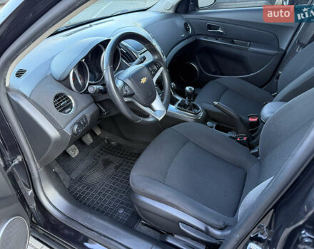 Черный Шевроле Круз, объемом двигателя 1.8 л и пробегом 85 тыс. км за 7600 $, фото 5 на Automoto.ua