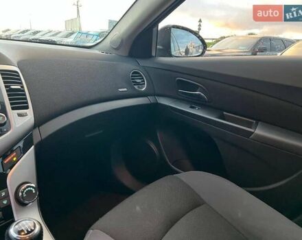 Черный Шевроле Круз, объемом двигателя 1.4 л и пробегом 172 тыс. км за 6990 $, фото 30 на Automoto.ua