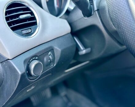 Черный Шевроле Круз, объемом двигателя 1.8 л и пробегом 185 тыс. км за 7700 $, фото 10 на Automoto.ua