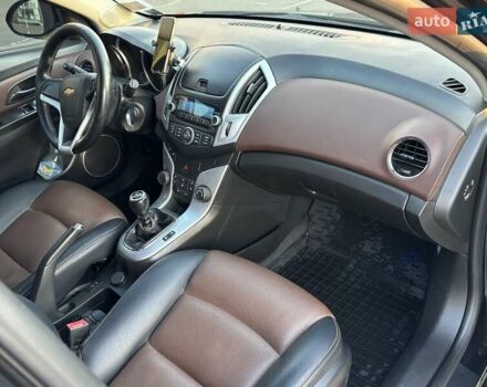 Черный Шевроле Круз, объемом двигателя 1.69 л и пробегом 208 тыс. км за 7400 $, фото 5 на Automoto.ua