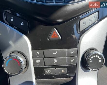 Черный Шевроле Круз, объемом двигателя 1.69 л и пробегом 160 тыс. км за 6600 $, фото 12 на Automoto.ua