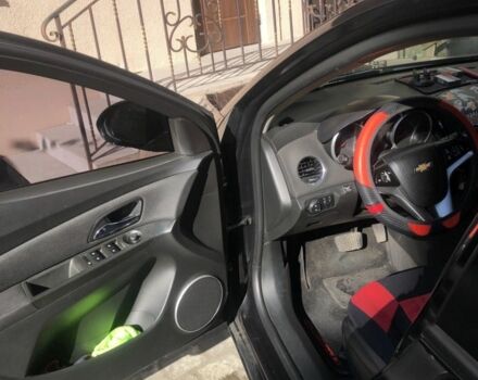 Черный Шевроле Круз, объемом двигателя 1.8 л и пробегом 185 тыс. км за 7800 $, фото 6 на Automoto.ua