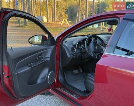 Красный Шевроле Круз, объемом двигателя 1.8 л и пробегом 65 тыс. км за 8500 $, фото 3 на Automoto.ua