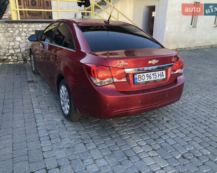 Красный Шевроле Круз, объемом двигателя 1.36 л и пробегом 150 тыс. км за 6500 $, фото 2 на Automoto.ua
