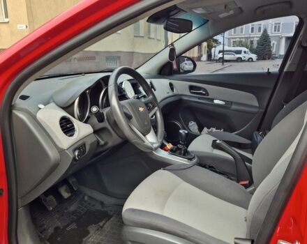 Красный Шевроле Круз, объемом двигателя 1.6 л и пробегом 169 тыс. км за 7700 $, фото 9 на Automoto.ua