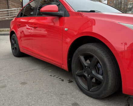 Красный Шевроле Круз, объемом двигателя 1.6 л и пробегом 169 тыс. км за 7600 $, фото 4 на Automoto.ua