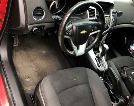 Красный Шевроле Круз, объемом двигателя 1.4 л и пробегом 235 тыс. км за 6400 $, фото 5 на Automoto.ua