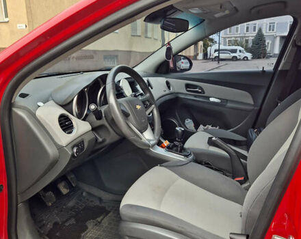 Красный Шевроле Круз, объемом двигателя 1.6 л и пробегом 169 тыс. км за 7600 $, фото 9 на Automoto.ua