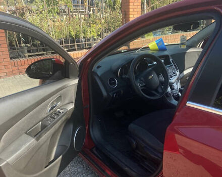 Красный Шевроле Круз, объемом двигателя 1.36 л и пробегом 200 тыс. км за 7300 $, фото 5 на Automoto.ua