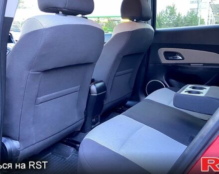 Красный Шевроле Круз, объемом двигателя 1.6 л и пробегом 121 тыс. км за 8000 $, фото 11 на Automoto.ua
