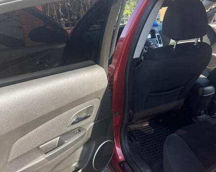 Красный Шевроле Круз, объемом двигателя 1.36 л и пробегом 200 тыс. км за 7300 $, фото 9 на Automoto.ua