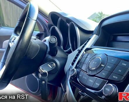 Красный Шевроле Круз, объемом двигателя 1.6 л и пробегом 121 тыс. км за 8000 $, фото 4 на Automoto.ua