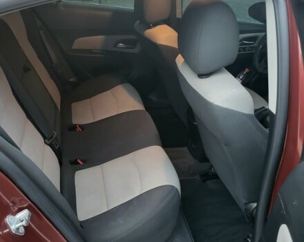 Красный Шевроле Круз, объемом двигателя 1.8 л и пробегом 174 тыс. км за 6300 $, фото 7 на Automoto.ua