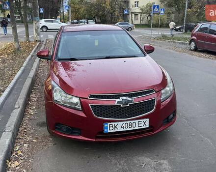 Красный Шевроле Круз, объемом двигателя 1.36 л и пробегом 204 тыс. км за 5399 $, фото 2 на Automoto.ua