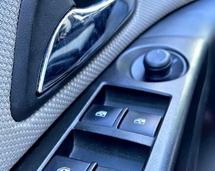 Красный Шевроле Круз, объемом двигателя 1.6 л и пробегом 121 тыс. км за 8000 $, фото 8 на Automoto.ua