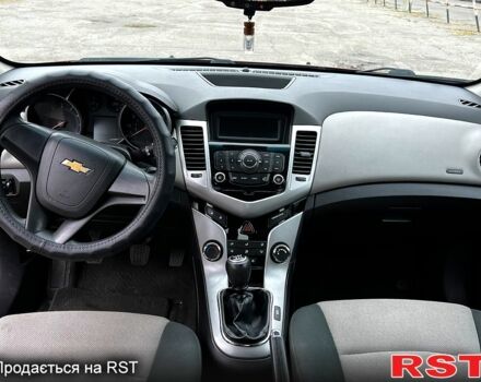 Красный Шевроле Круз, объемом двигателя 1.8 л и пробегом 170 тыс. км за 5700 $, фото 6 на Automoto.ua