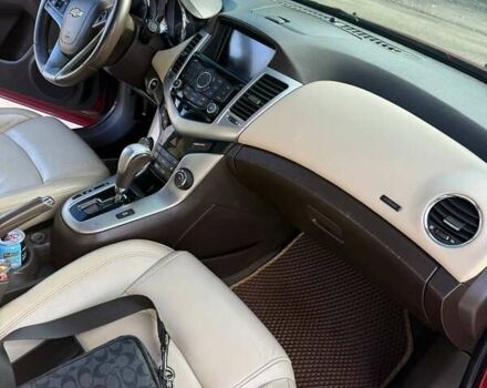 Красный Шевроле Круз, объемом двигателя 1.36 л и пробегом 232 тыс. км за 8300 $, фото 8 на Automoto.ua