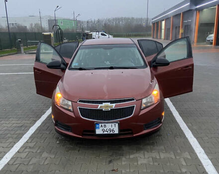 Красный Шевроле Круз, объемом двигателя 1.8 л и пробегом 266 тыс. км за 6250 $, фото 2 на Automoto.ua