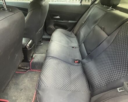 Красный Шевроле Круз, объемом двигателя 1.4 л и пробегом 23 тыс. км за 5500 $, фото 7 на Automoto.ua