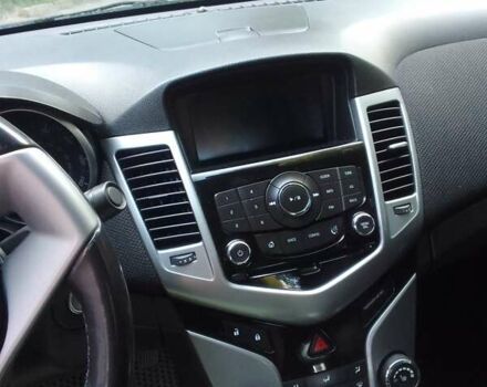 Красный Шевроле Круз, объемом двигателя 1.36 л и пробегом 142 тыс. км за 7200 $, фото 18 на Automoto.ua