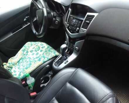 Красный Шевроле Круз, объемом двигателя 1.36 л и пробегом 142 тыс. км за 7200 $, фото 11 на Automoto.ua