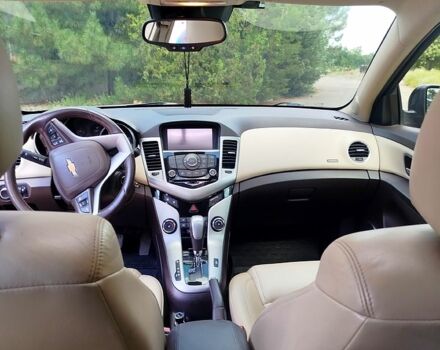 Красный Шевроле Круз, объемом двигателя 1.4 л и пробегом 102 тыс. км за 8300 $, фото 9 на Automoto.ua