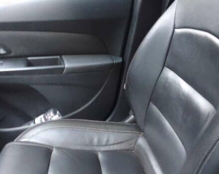 Красный Шевроле Круз, объемом двигателя 1.36 л и пробегом 142 тыс. км за 7200 $, фото 17 на Automoto.ua