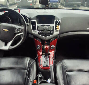 Красный Шевроле Круз, объемом двигателя 1.36 л и пробегом 220 тыс. км за 7500 $, фото 19 на Automoto.ua