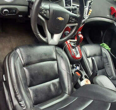 Красный Шевроле Круз, объемом двигателя 1.36 л и пробегом 220 тыс. км за 7500 $, фото 13 на Automoto.ua