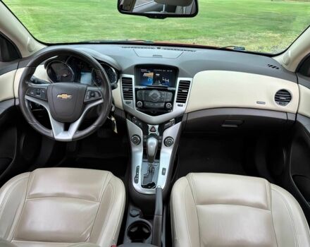 Красный Шевроле Круз, объемом двигателя 1.4 л и пробегом 88 тыс. км за 3400 $, фото 8 на Automoto.ua