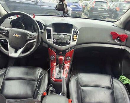 Красный Шевроле Круз, объемом двигателя 1.36 л и пробегом 220 тыс. км за 7500 $, фото 18 на Automoto.ua