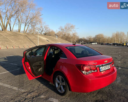 Красный Шевроле Круз, объемом двигателя 1.36 л и пробегом 160 тыс. км за 7500 $, фото 3 на Automoto.ua