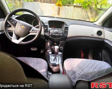 Красный Шевроле Круз, объемом двигателя 1.4 л и пробегом 190 тыс. км за 8000 $, фото 6 на Automoto.ua