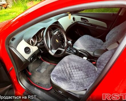 Красный Шевроле Круз, объемом двигателя 1.4 л и пробегом 190 тыс. км за 8000 $, фото 5 на Automoto.ua