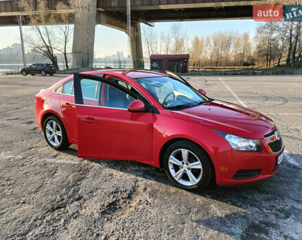 Красный Шевроле Круз, объемом двигателя 1.36 л и пробегом 160 тыс. км за 7500 $, фото 1 на Automoto.ua