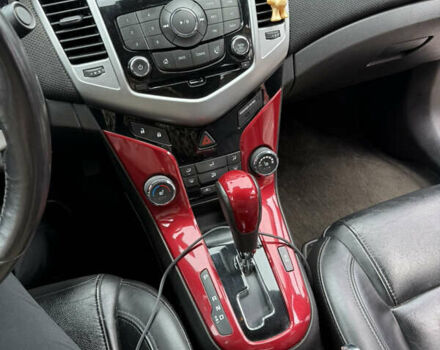 Красный Шевроле Круз, объемом двигателя 1.36 л и пробегом 220 тыс. км за 7500 $, фото 12 на Automoto.ua