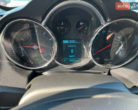 Красный Шевроле Круз, объемом двигателя 1.8 л и пробегом 142 тыс. км за 7500 $, фото 5 на Automoto.ua