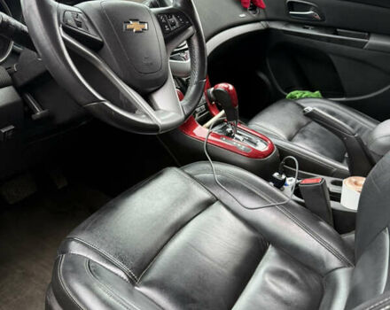 Красный Шевроле Круз, объемом двигателя 1.36 л и пробегом 220 тыс. км за 7500 $, фото 8 на Automoto.ua